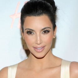 Kim Kardashian Tak Sabar Lepas Status Janda