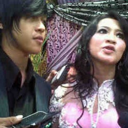 Okie Agustina Diminta Segera Ikuti Jejak Pasha Ungu