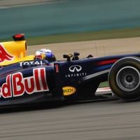 Vettel Sapu Bersih Sesi Latihan