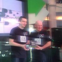 Pelanggan Esia Mulai Bisa Gunakan BlackBerry