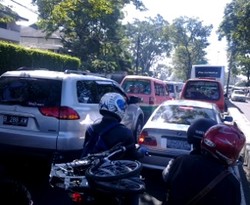 Gasibu Kembali Macet, Badan Jalan Dipakai Parkir