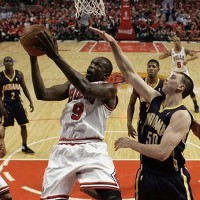 Bulls dan Heat Awali Playoff dengan Kemenangan