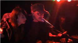 U2 dan Muse Nongkrong Bareng Sekaligus Jam Session di Klub Malam Brazil