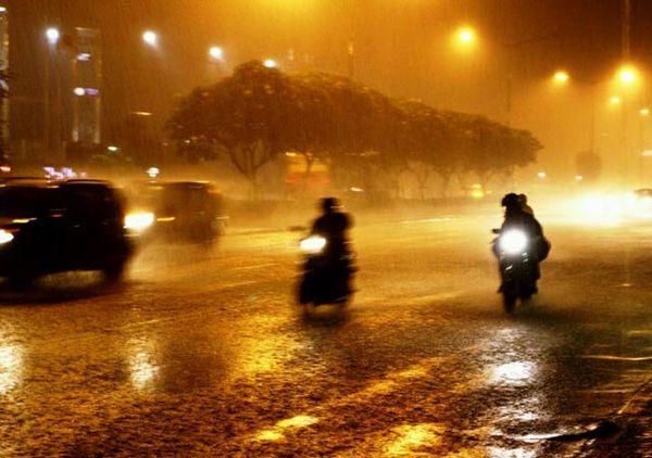 Hujan Deras Guyur Jakarta