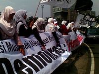 Muslimah HTI Tolak Pelarangan Cadar