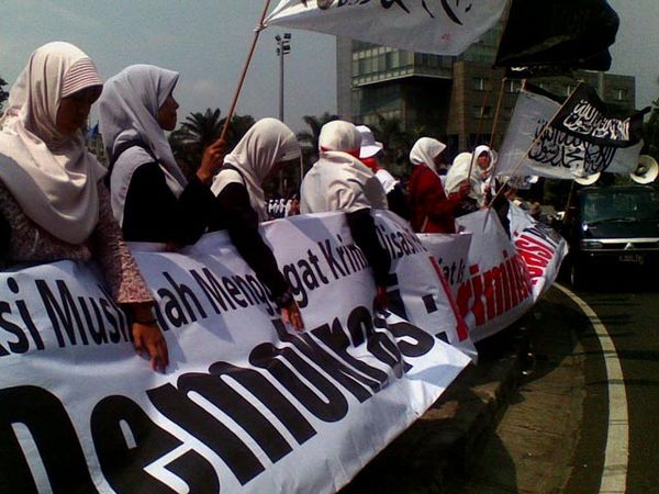 Muslimah HTI Tolak Pelarangan Cadar