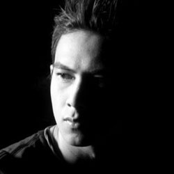 Pesinetron Fandy Christian Dipukuli Pria Kulit Hitam