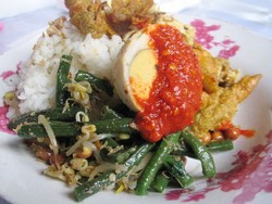 Mengulang Sengatan Nasi Campur Men Weti