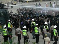Aksi Warga Menentang Newmont 