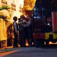 Tim Jihandak Amankan Tas Misterius dari Balai RW di Kenjeran