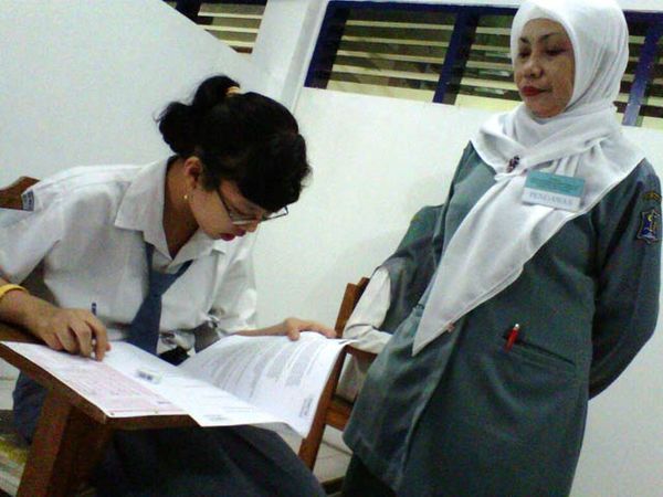 Siswa SLB Kesulitan Garap UN Komputerisasi