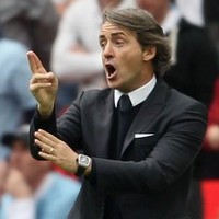City Dikritik, Mancini Gusar