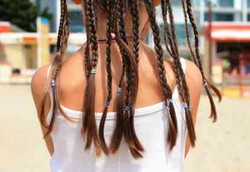 Rambut Dikepang Bisa Menyebabkan Rontok Permanen