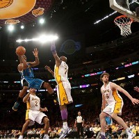 Gasol Dicibir, Lakers Tumbang di Kandang 