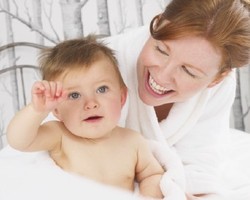 Kebingungan Orangtua Bisa Bantu Bayi Belajar Bicara