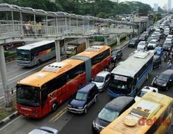Beroperasi Hingga Malam, Penumpang Bus TransJ Meningkat Tajam