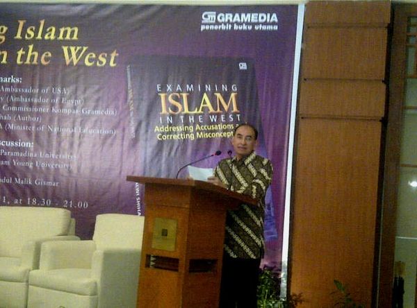 Alwi Shihab Luncurkan Buku