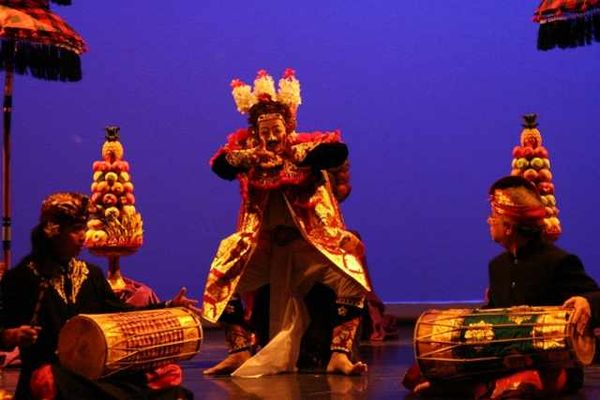 Tarian Bali Meriahkan Festival Gamelan