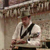 Band Buurman Hibur Warga Surabaya dengan Bahasa Belanda