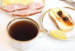 Jangan Minum Kopi Usai Makan Makanan Berlemak