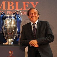 Tiket Final Mahal, Platini Minta Maaf