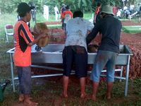 Makam Irzen Octa Dibongkar