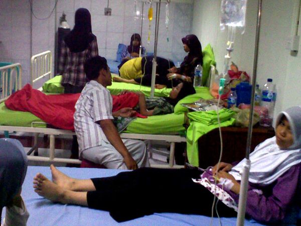 70 Santri di Pekanbaru Keracunan 70 Santri di Pekanbaru Keracunan