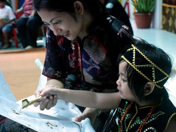 Kartini Kecil Belajar Membatik