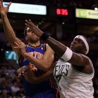 Celtics Unggul 2-0, Magic Samai Hawks