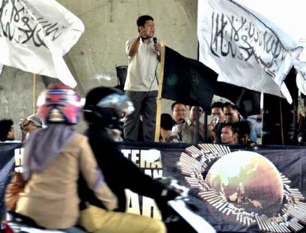 HTI Kampanye Hidup Sejahtera di Bawah Khilafah 