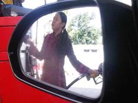 Kartinian di SPBU Sidoarjo