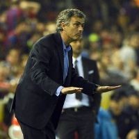 Akrabnya Mourinho dengan Trofi