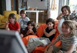 Anak Hobi Nonton TV Pembuluh Darahnya Menyempit