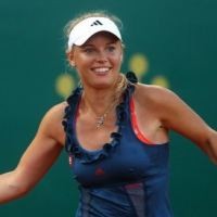 Wozniacki Menang, Schiavone Tumbang
