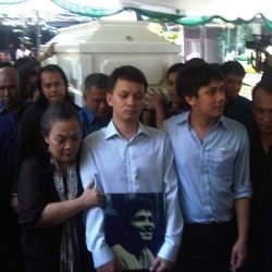 Franky Sahilatua Telah Dimakamkan di TPU Tanah Kusir
