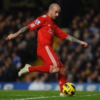 Fans Nobatkan Meireles Sebagai yang Terbaik