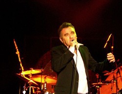 Morrissey Telah Selesai Tulis Buku Otobiografi Dirinya