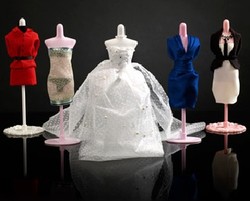 Busana Ikonik Kate Middleton Dalam Ukuran Mini 