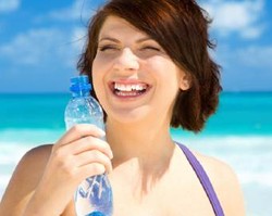 Hilangkan Kerutan dengan Rajin Minum Air Putih