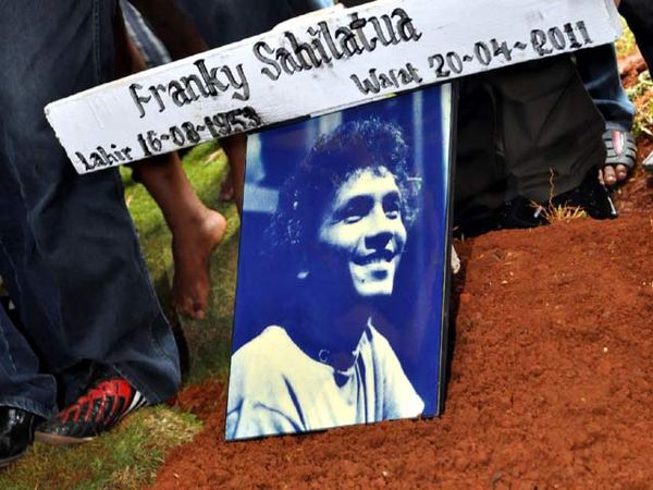 Pemakaman Franky Sahilatua