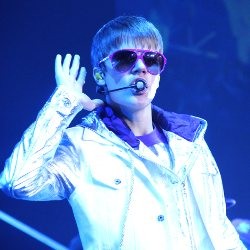 Demam Justin Bieber Terobati di Konser Penuh Histeria