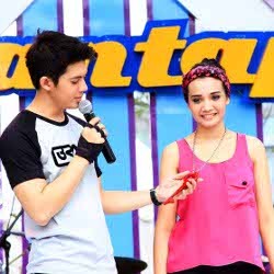 Zaskia Sungkar Pilih Nyanyi, Irwansyah Syuting Stripping