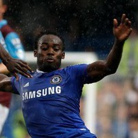 Chelsea Tunggu Kabar Essien