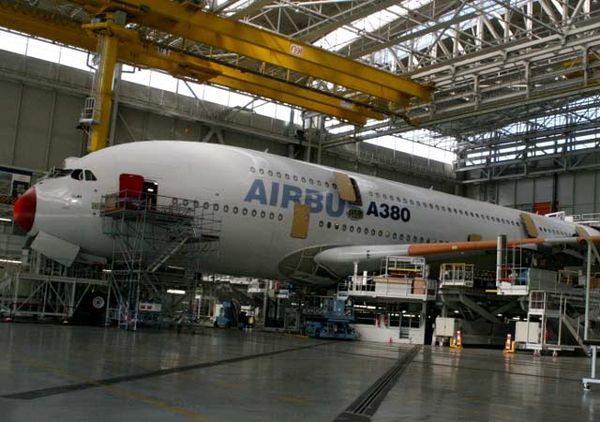 Melongok Hanggar A-380 di Prancis