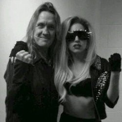 Lady Gaga Jadi Kru Konser Iron Maiden