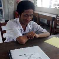 Satu Siswa UN SMPLB YPAB Dibantu Petugas Dinas Pendidikan