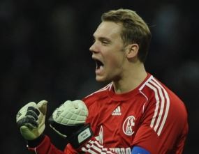 Rooney-Chicharito Tak Ciutkan Neuer