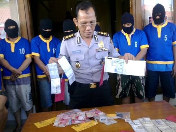 Polisi Bekuk Pemalsu STNK dan BPKB