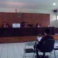 Kenakan Pakaian Serba Hitam, Walikota Bekasi Jalani Sidang Pertama