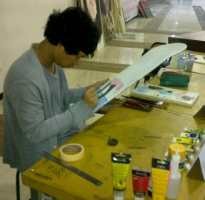 Melukis di Atas Papan Skateboard Ala Tomy Nelwan